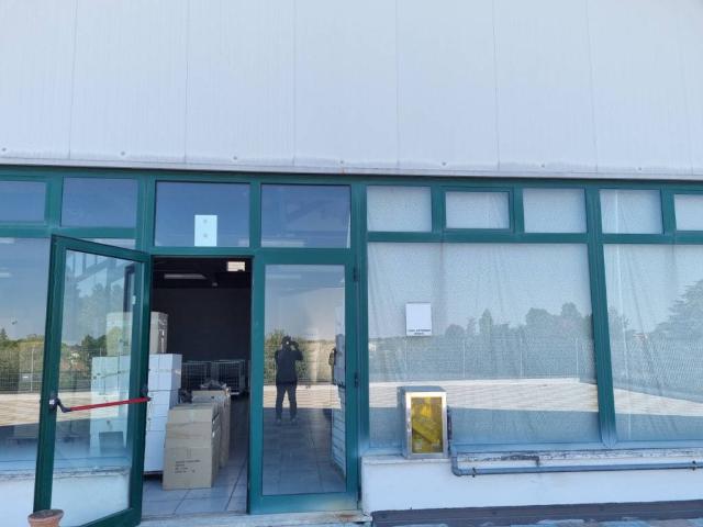 Locale Commerciale in vendita a Stanghella, Veneto