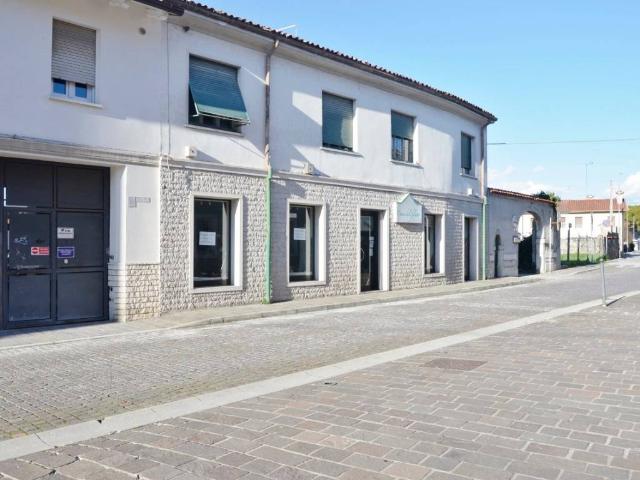 Locale Commerciale in vendita a Staranzano, Friuli-Venezia Giulia