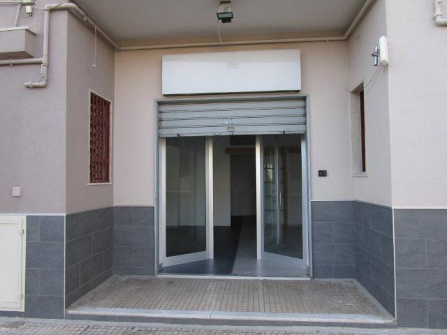 Locale Commerciale in vendita a Puglia, Taranto