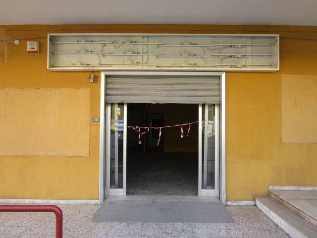 Locale Commerciale in vendita a Puglia, Taranto