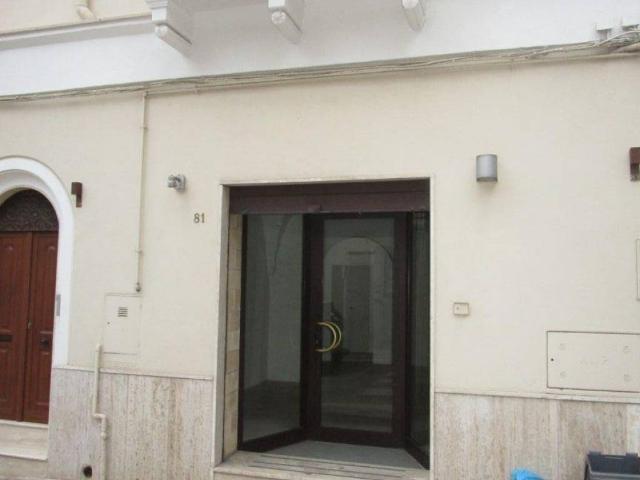 Locale Commerciale in vendita a Puglia, Taranto