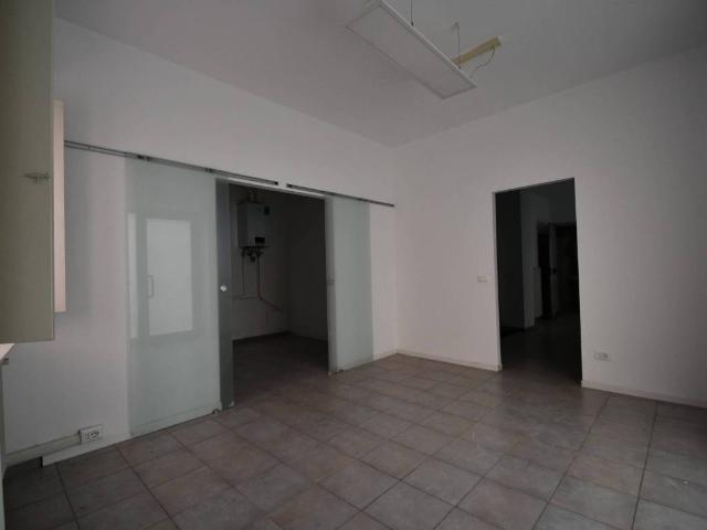 Locale Commerciale in vendita a Stezzano, Lombardia