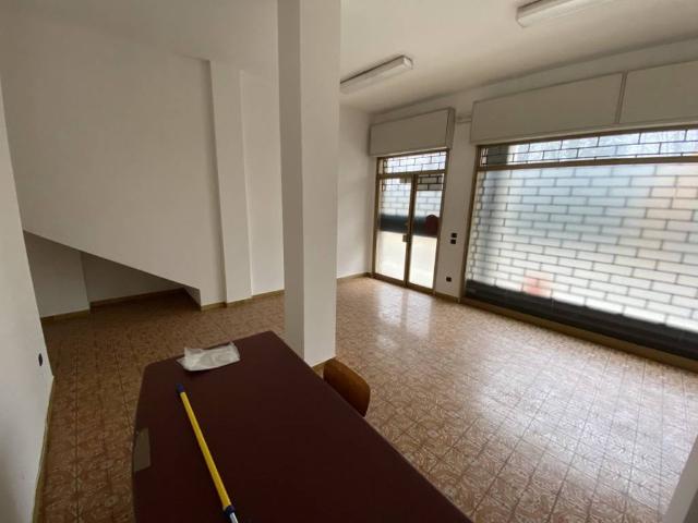 Locale Commerciale in vendita a Stra, Veneto