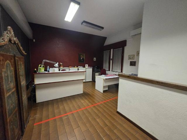 Locale Commerciale in vendita a Stra, Veneto