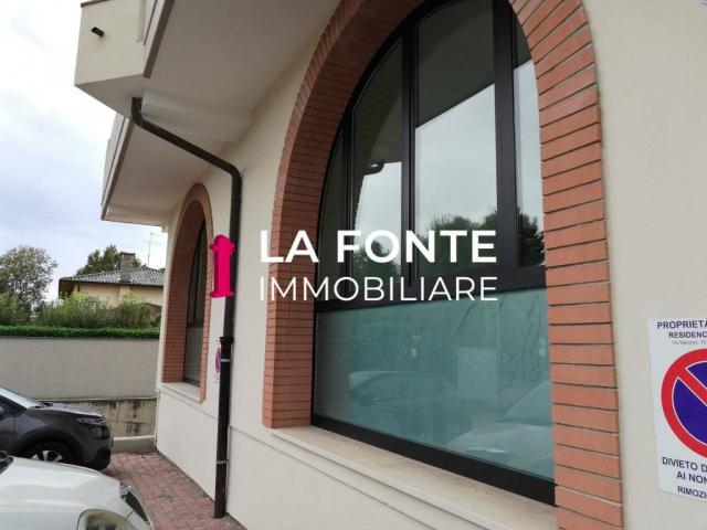 Locale Commerciale in vendita a Stra, Veneto