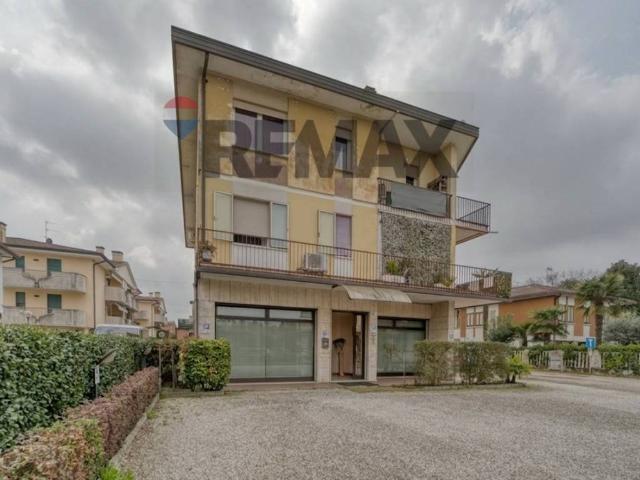 Locale Commerciale in vendita a Stra, Veneto