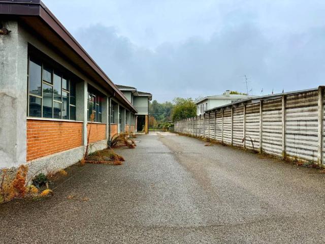 Locale Commerciale in vendita a Previano, Stradella