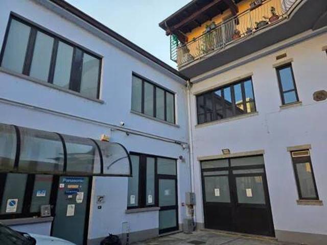 Locale Commerciale in vendita a C. Gavazzola, Stradella
