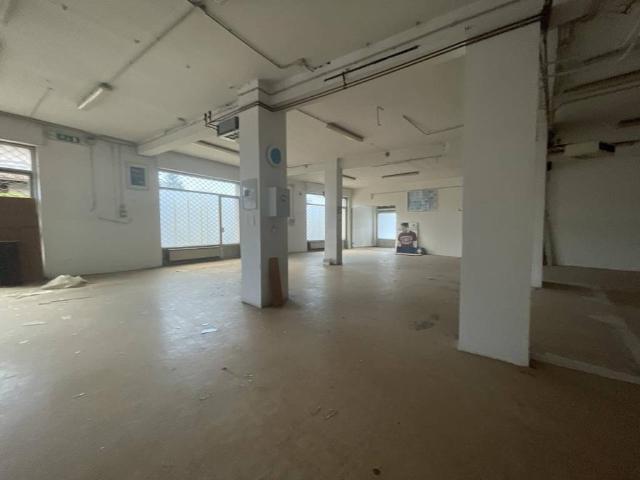 Locale Commerciale in vendita a Strevi, Alessandria