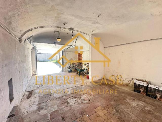 Locale Commerciale in vendita a Piemonte, Vercelli