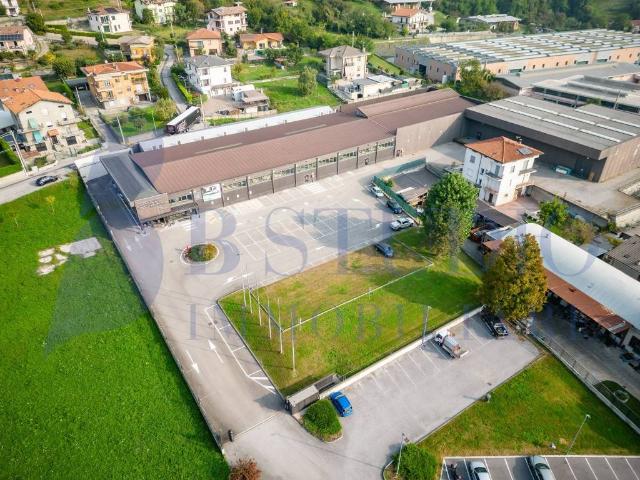 Locale Commerciale in vendita a Suello, Lombardia