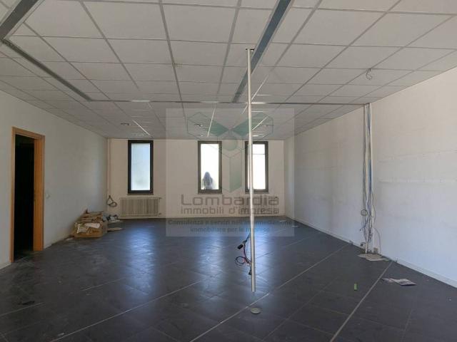 Locale Commerciale in vendita a Cascina Cà, Sulbiate