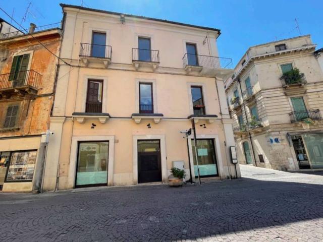 Locale Commerciale in vendita a Sulmona, Abruzzo