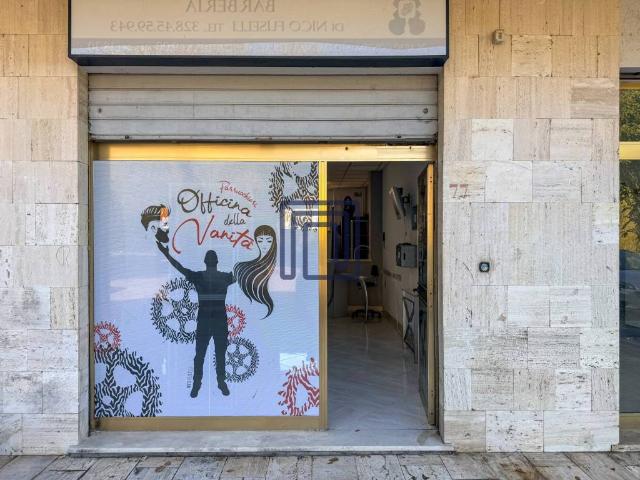 Locale Commerciale in vendita a Sulmona, Abruzzo