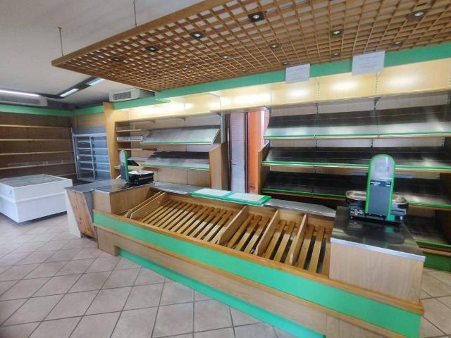 Locale Commerciale in vendita a Piemonte, Novara