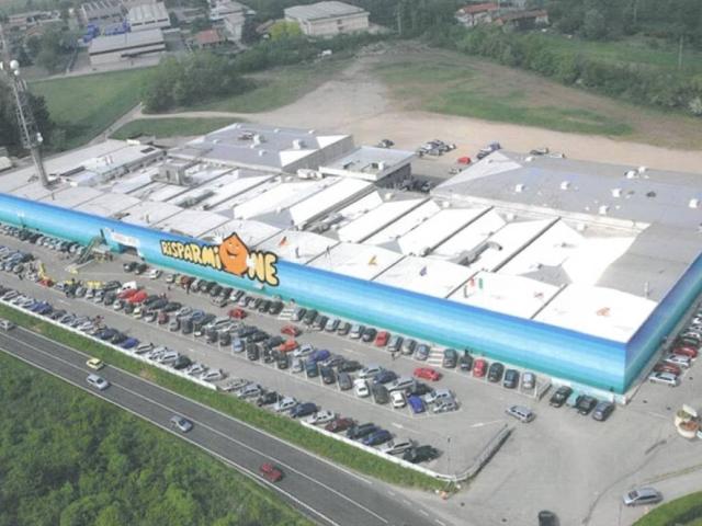 Locale Commerciale in vendita a Piemonte, Novara