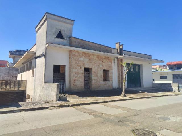 Locale Commerciale in vendita a Puglia, Lecce