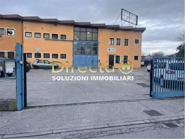 Locale Commerciale in vendita a Susegana, Veneto
