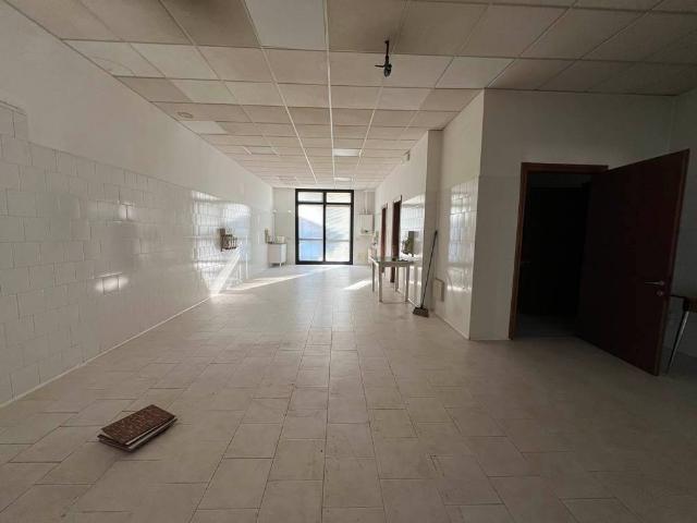 Locale Commerciale in vendita a Sustinente, Lombardia