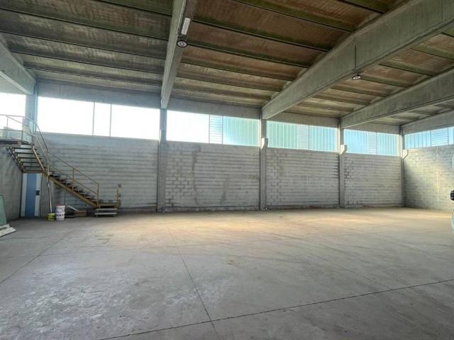 Locale Commerciale in vendita a Bassa Reggiana, Suzzara