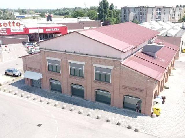 Locale Commerciale in vendita a Suzzara, Lombardia