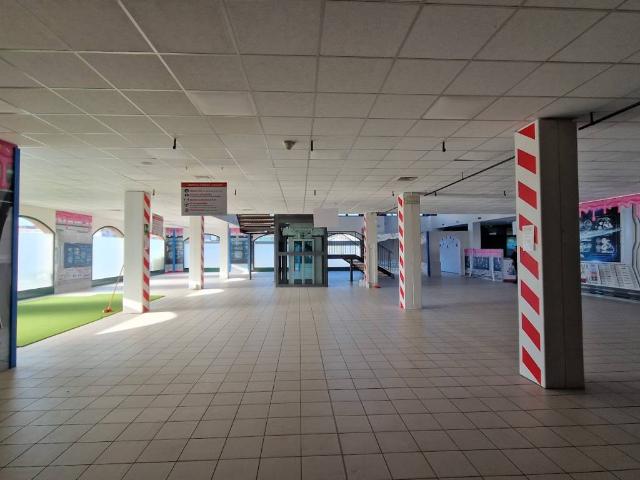 Locale Commerciale in vendita a Suzzara, Lombardia