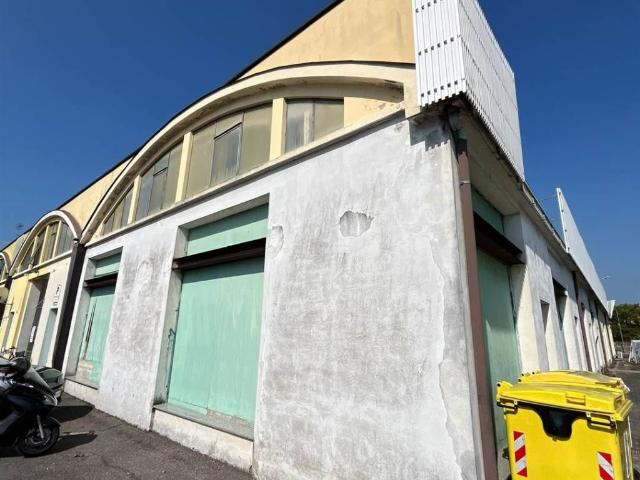 Locale Commerciale in vendita a Suzzara, Lombardia