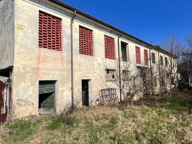 Locale Commerciale in vendita a Roncobonoldo, Suzzara