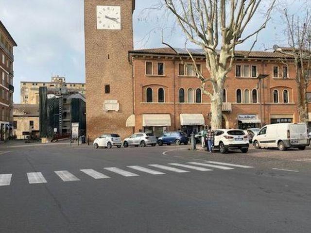 Locale Commerciale in vendita a Suzzara, Lombardia