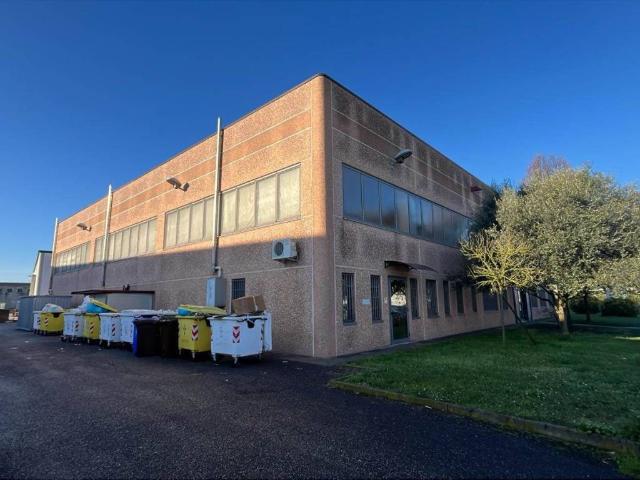 Locale Commerciale in vendita a Suzzara, Lombardia