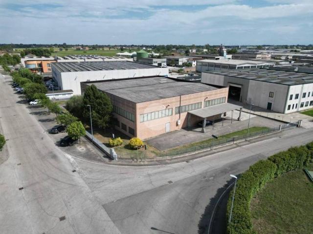 Locale Commerciale in vendita a Suzzara, Lombardia