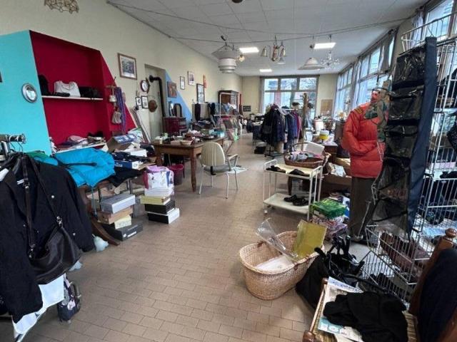 Locale Commerciale in vendita a Suzzara, Lombardia