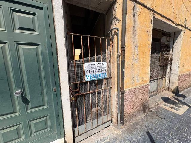 Locale Commerciale in vendita a Taggia