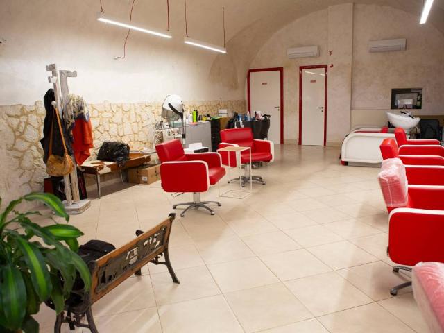 Locale Commerciale in vendita a Taggia, Arma Di Taggia
