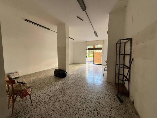 Locale Commerciale in vendita a Taggia, Arma Di Taggia