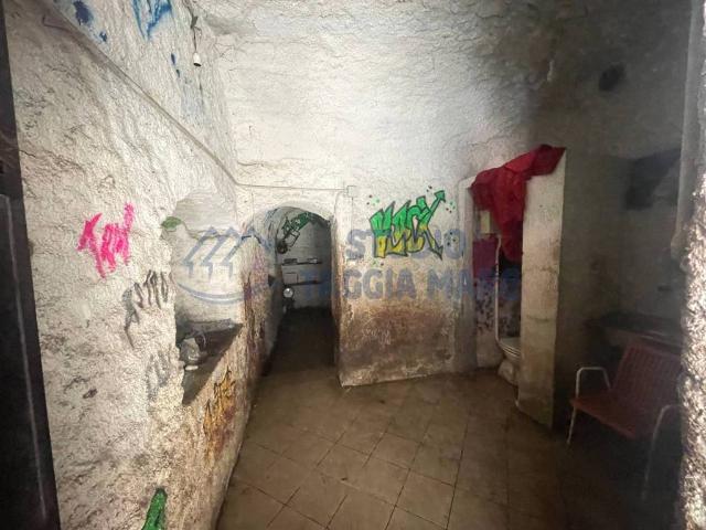 Locale Commerciale in vendita a Taggia