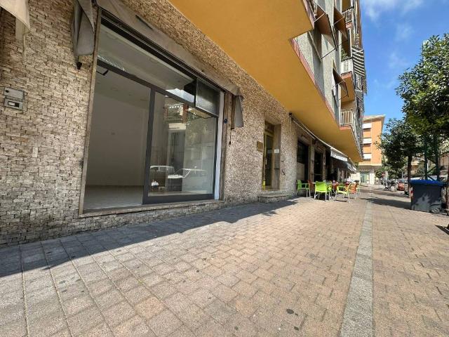 Locale Commerciale in vendita a Taggia