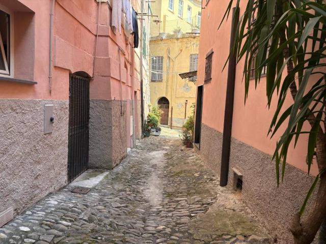 Locale Commerciale in vendita a Taggia