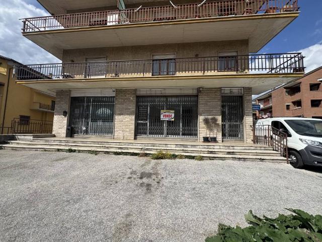 Locale Commerciale in vendita a Tagliacozzo, Abruzzo