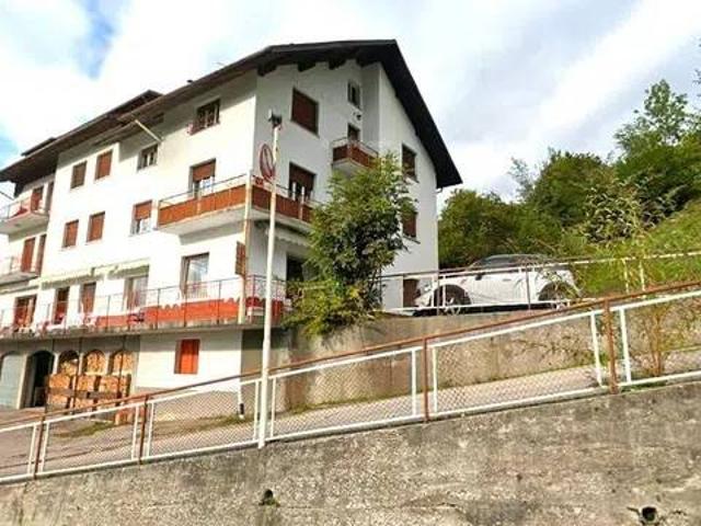 Locale Commerciale in vendita a Tambre D'alpago, Veneto