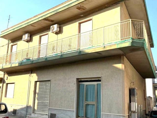 Locale Commerciale in vendita a Puglia, Taranto
