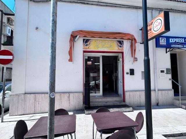 Locale Commerciale in vendita a Puglia, Taranto
