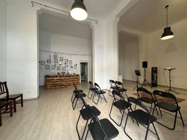 Locale Commerciale in vendita a Puglia, Taranto