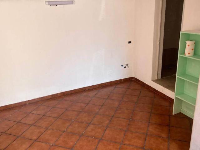 Locale Commerciale in vendita a Puglia, Taranto