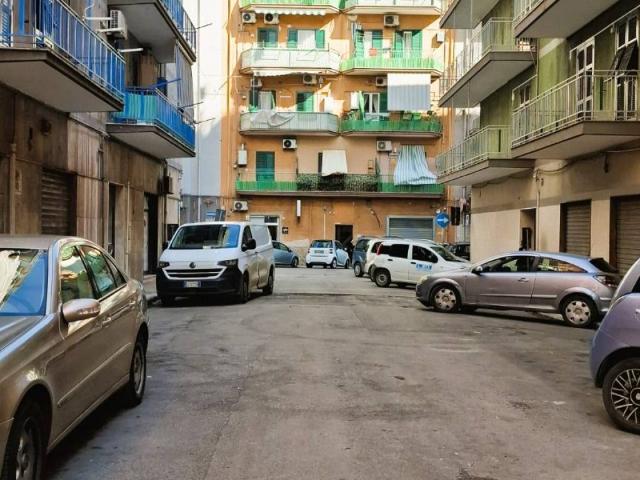 Locale Commerciale in vendita a Puglia, Taranto