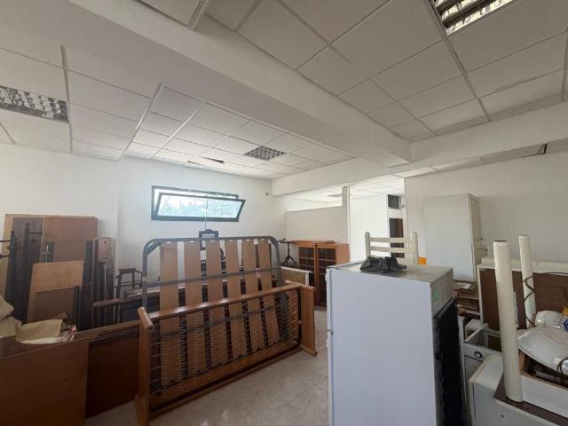 Locale Commerciale in vendita a Lama, Puglia