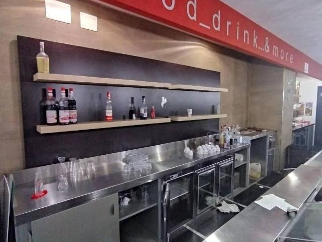 Locale Commerciale in vendita a Puglia, Taranto