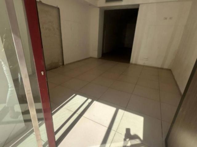 Locale Commerciale in vendita a Puglia, Taranto
