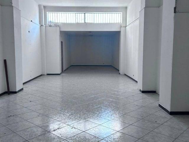 Locale Commerciale in vendita a Puglia, Taranto