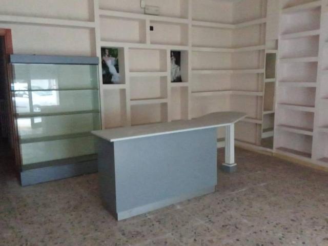 Locale Commerciale in vendita a Puglia, Taranto